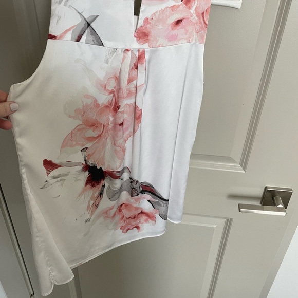 White House Black Market Tops - WHBM Sleeveless Blouse Size 6